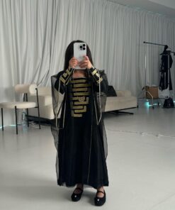 Alternative view of L001 lady